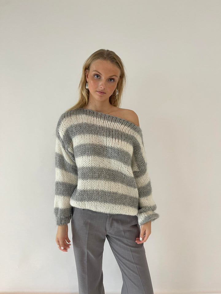 Pull pour Femme – Coupe Nette pour la Saison Froide au Fil des Saisons