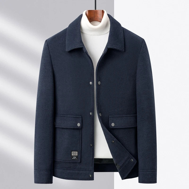 Manteau pour Homme – Silhouette Hivernale Raffinée au Quotidien, Coloris Bleu Marine