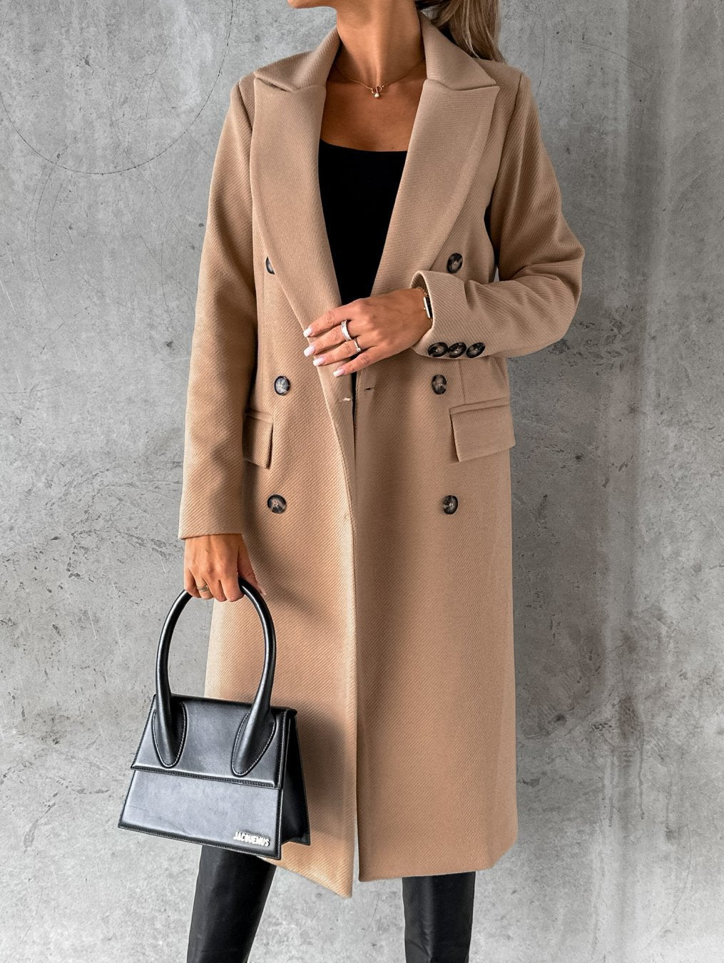 Manteau pour Femme – Silhouette Affirmée d Automne au Fil des Saisons
