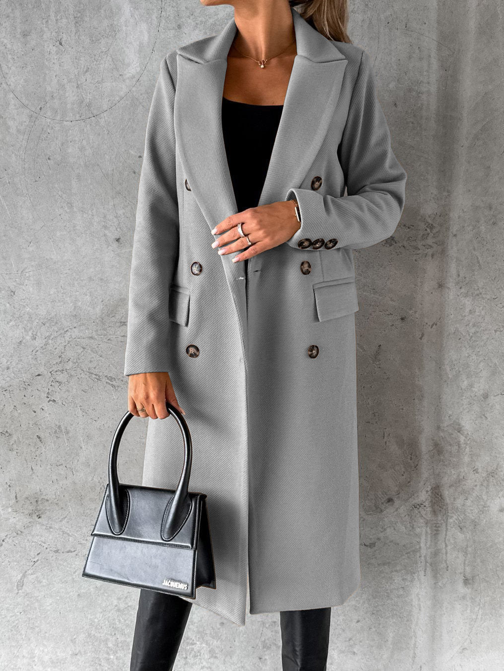 Manteau pour Femme – Silhouette Affirmée d Automne au Fil des Saisons
