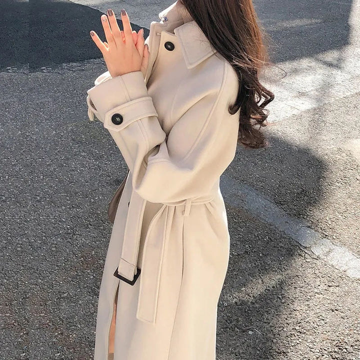 Manteau pour Femme – Ligne Épurée et Chaleureuse du Jour au Soir
